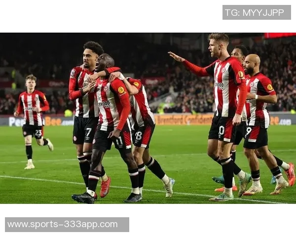 拉什福德在家观看阿斯顿维拉欧联比赛表达对老东家的支持与情感 拉什福德在家观看阿斯顿维拉欧联比赛表达对老东家的支持与情感