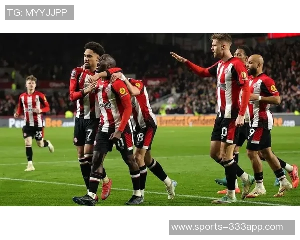 拉什福德在家观看阿斯顿维拉欧联比赛表达对老东家的支持与情感 拉什福德在家观看阿斯顿维拉欧联比赛表达对老东家的支持与情感