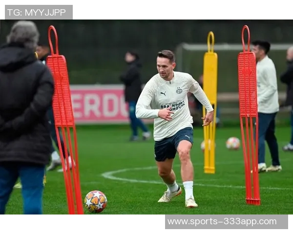 埃因霍温宣布卢克德容告别仪式球员荣登星光大道荣耀时刻 埃因霍温宣布卢克德容告别仪式球员荣登星光大道荣耀时刻