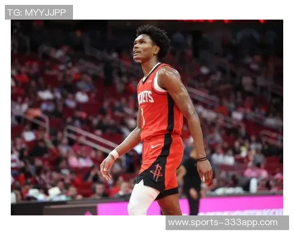 阿门汤普森分享投篮心得:面对防守勇于尝试中投和抛投的训练之路 阿门汤普森分享投篮心得:面对防守勇于尝试中投和抛投的训练之路