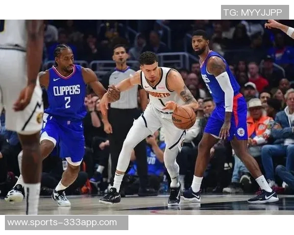 乔治在攻防战中表现出色15投7中三分球命中率高达33贡献20分5篮板5助攻 乔治在攻防战中表现出色15投7中三分球命中率高达33贡献20分5篮板5助攻